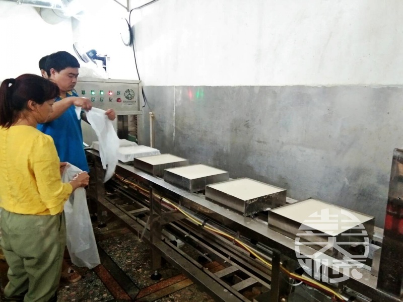 很多豆腐廠都在用沖漿豆腐生產線，方便實用